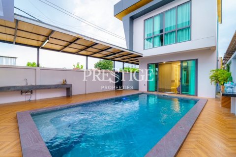 House in Pattaya, Thailand 5 bedrooms № 198380