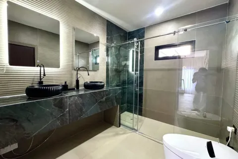 Chalet de 5 dormitorios en Pattaya, Tailandia № 210635 - foto 9