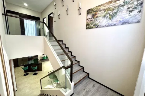 Chalet de 5 dormitorios en Pattaya, Tailandia № 210635 - foto 11
