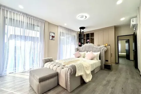 Chalet de 5 dormitorios en Pattaya, Tailandia № 210635 - foto 14