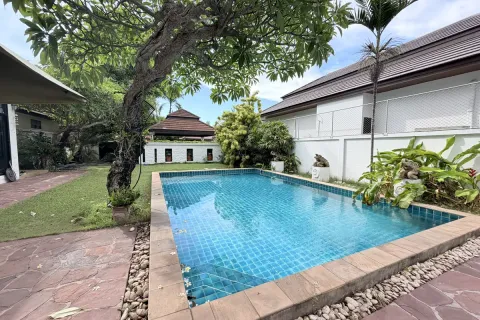 Villa in Pattaya, Thailand 2 bedrooms № 210631 - photo 1