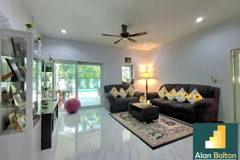 Casa de 3 dormitorios en Pattaya, Tailandia № 210636 - foto 14