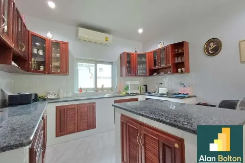 Casa de 3 dormitorios en Pattaya, Tailandia № 210636 - foto 13