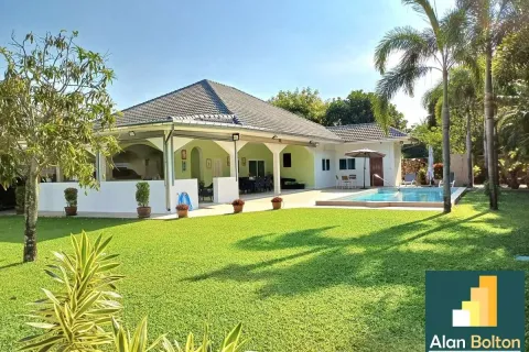 Casa de 3 dormitorios en Pattaya, Tailandia № 210636 - foto 8
