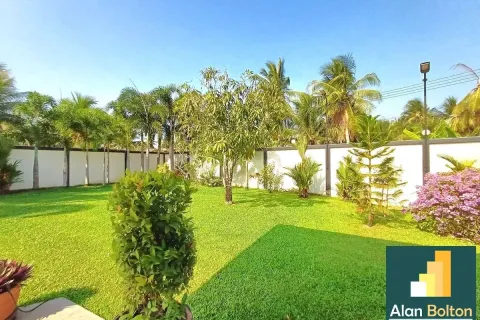 Casa de 3 dormitorios en Pattaya, Tailandia № 210636 - foto 6