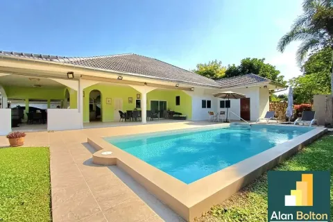 Casa de 3 dormitorios en Pattaya, Tailandia № 210636 - foto 7