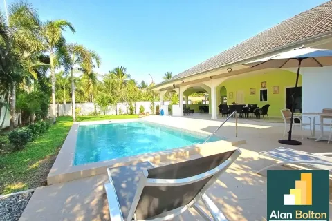 Casa de 3 dormitorios en Pattaya, Tailandia № 210636 - foto 3