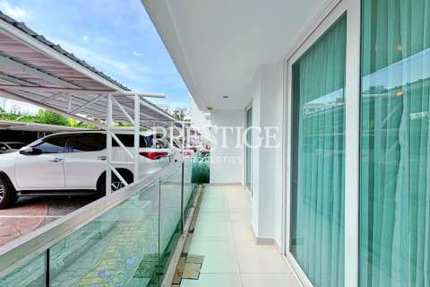 Condo in Pattaya, Thailand, 2 bedrooms № 197890 - photo 22