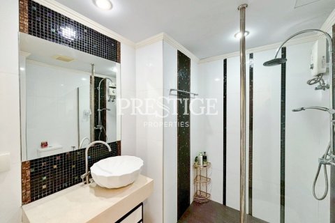 Condo in Pattaya, Thailand, 2 bedrooms № 197890 - photo 17