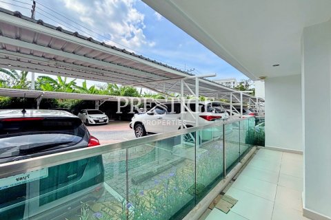Condo in Pattaya, Thailand, 2 bedrooms № 197890 - photo 24
