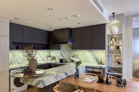 Condo in Bangkok, Thailand, 2 bedrooms  № 166655 - photo 2