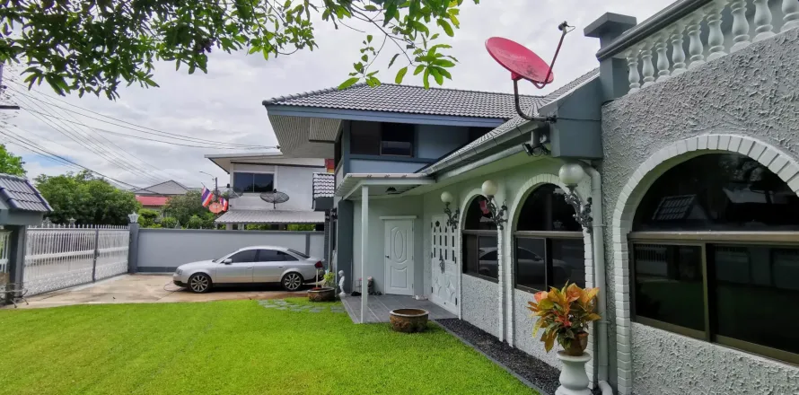 Maison à Saphan Sung, Bangkok, Thaïlande 6 chambres № 162939