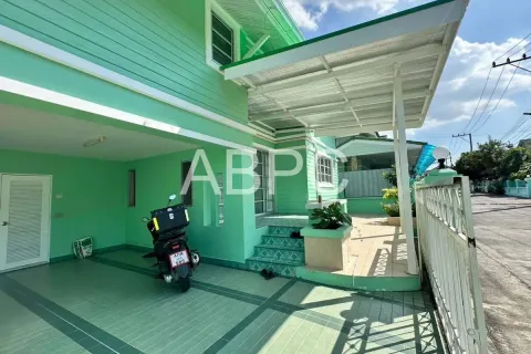 House in Pattaya, Thailand 3 bedrooms № 210959