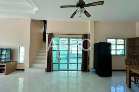 Casa de 3 dormitorios en Pattaya, Tailandia № 210959 - foto 3