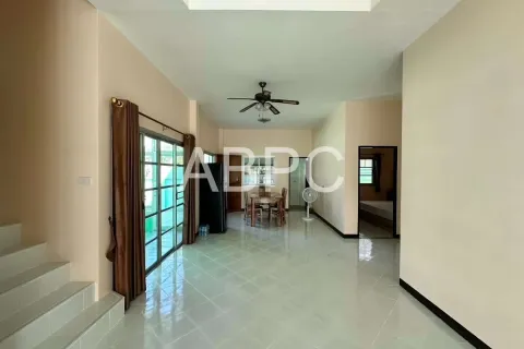 Casa de 3 dormitorios en Pattaya, Tailandia № 210959 - foto 9