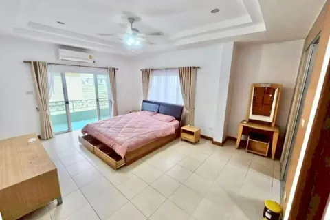 Casa de 4 dormitorios en Pattaya, Tailandia № 210962 - foto 13