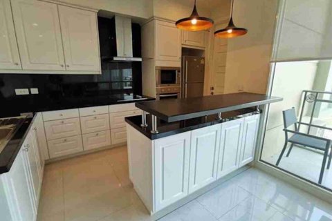 Condo in Bangkok, Thailand, 2 bedrooms  № 183549 - photo 7