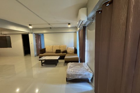 Appartement à Huai Khwang, Bangkok, Thaïlande 18 chambres № 154708 - photo 4