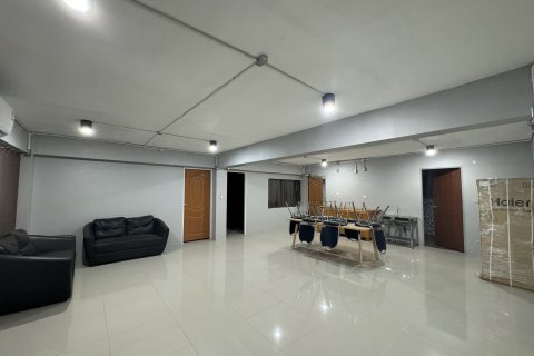 Appartement à Huai Khwang, Bangkok, Thaïlande 18 chambres № 154708 - photo 7