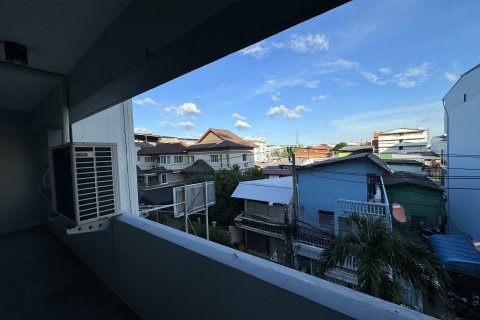 Appartement à Huai Khwang, Bangkok, Thaïlande 18 chambres № 154708 - photo 3