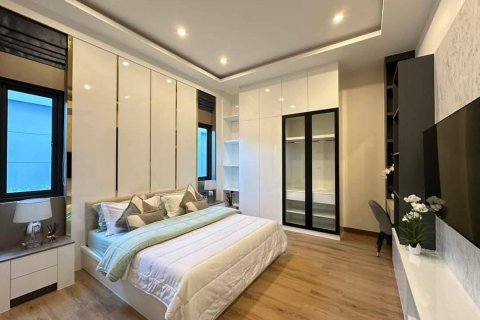 House in Pattaya, Thailand 5 bedrooms № 154706 - photo 9