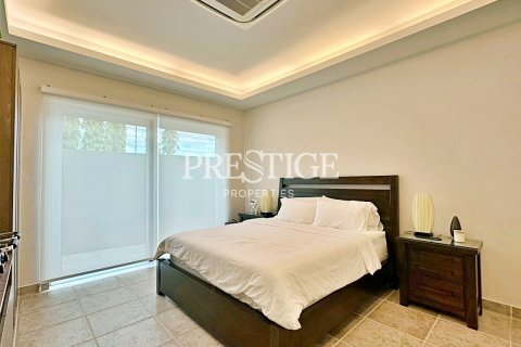 House in Pattaya, Thailand 5 bedrooms № 198433 - photo 16