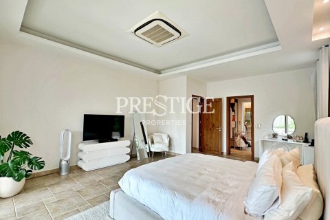 House in Pattaya, Thailand 5 bedrooms № 198433 - photo 10
