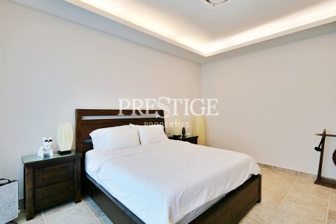 House in Pattaya, Thailand 5 bedrooms № 198433 - photo 17