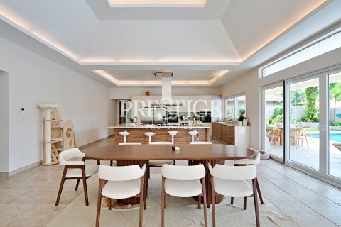 House in Pattaya, Thailand 5 bedrooms № 198433 - photo 5