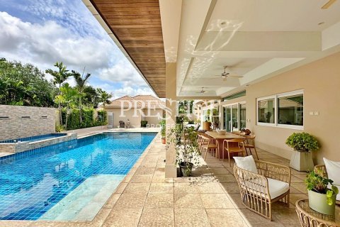 House in Pattaya, Thailand 5 bedrooms № 198433 - photo 26