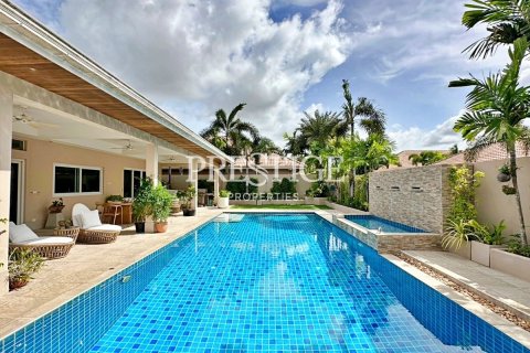 House in Pattaya, Thailand 5 bedrooms № 198433 - photo 25