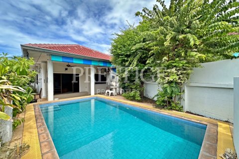 House in Pattaya, Thailand 3 bedrooms № 198438