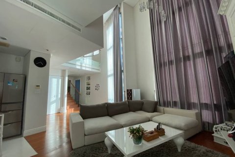 Кондоминиум с 3 спальнями в Ваттхане, Бангкок, Таиланд № 134078 - фото 2