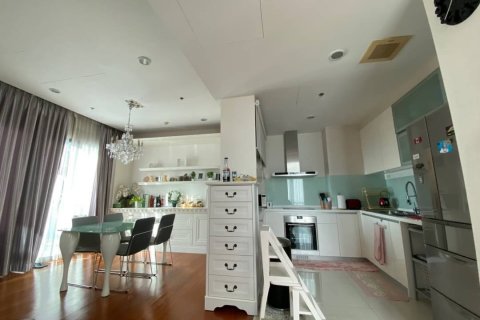 Кондоминиум с 3 спальнями в Ваттхане, Бангкок, Таиланд № 134078 - фото 3