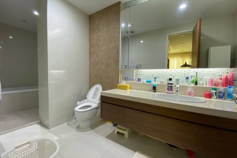 Кондоминиум с 3 спальнями в Ваттхане, Бангкок, Таиланд № 134078 - фото 12