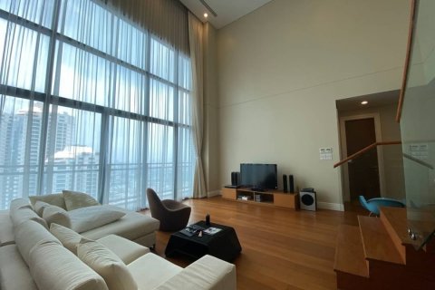 Condo in Watthana, Bangkok, Thailand, 3 bedrooms  № 134077 - photo 1