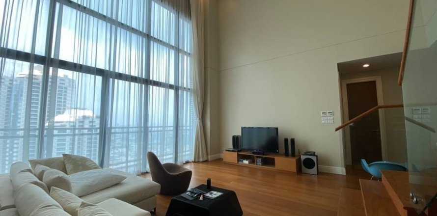 Condo in Watthana, Bangkok, Thailand, 3 bedrooms  № 134077