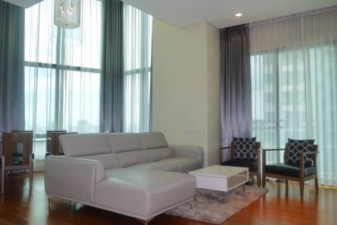 Condo in Watthana, Bangkok, Thailand, 3 bedrooms  № 134076 - photo 1