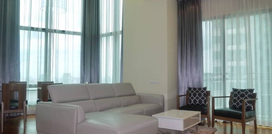 Condo in Watthana, Bangkok, Thailand, 3 bedrooms  № 134076