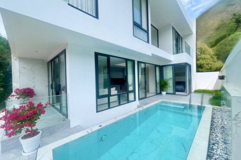 Вилла в Кароне, Таиланд с 3 спальнями  № 114307 - фото 1