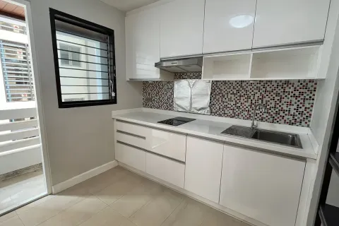 Condo in Watthana, Bangkok, Thailand, 2 bedrooms  № 156500 - photo 13