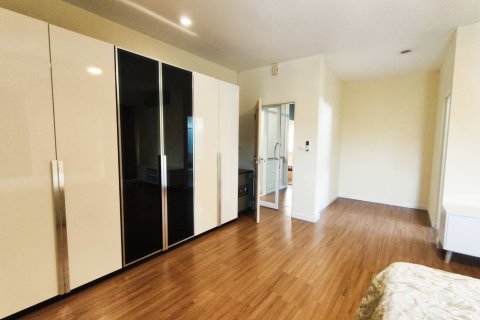 House in Bang Kapi, Bangkok, Thailand 6 bedrooms № 156496 - photo 24