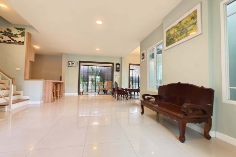 House in Bang Kapi, Bangkok, Thailand 6 bedrooms № 156496 - photo 16