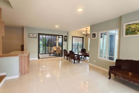 House in Bang Kapi, Bangkok, Thailand 6 bedrooms № 156496 - photo 9