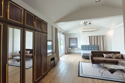 House in Bang Kapi, Bangkok, Thailand 6 bedrooms № 156496 - photo 15