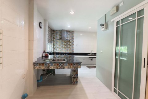 House in Bang Kapi, Bangkok, Thailand 6 bedrooms № 156496 - photo 2