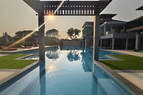 House in Bang Kapi, Bangkok, Thailand 6 bedrooms № 156496 - photo 22