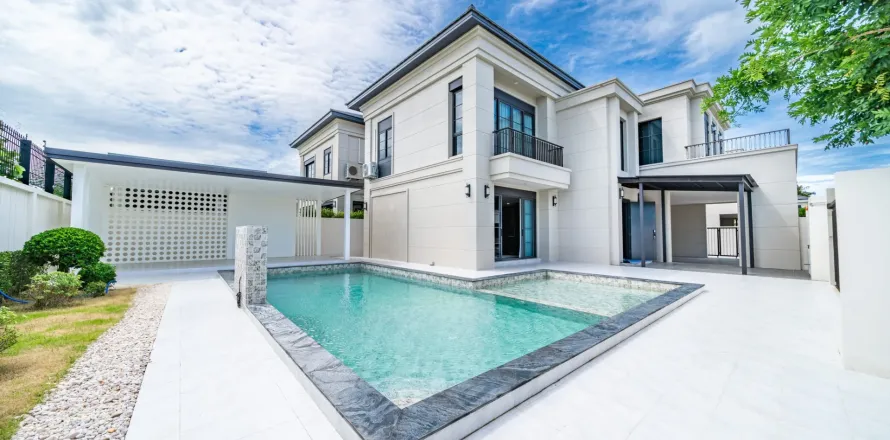 House in Pattaya, Thailand 5 bedrooms № 156497