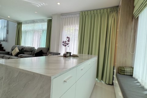 Maison à Udon Thani, Thaïlande 4 chambres № 152939 - photo 8