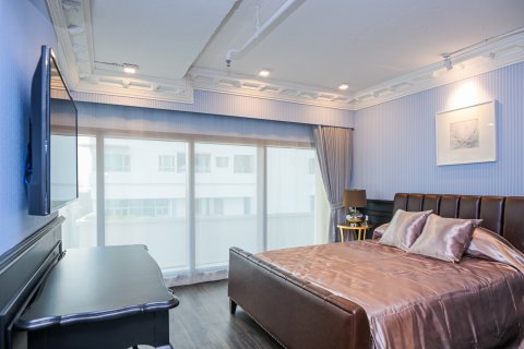 Condo à Bangkok, Thaïlande, 3 chambres  № 143019 - photo 12